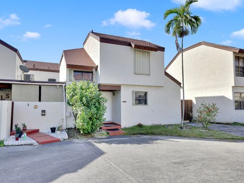 9702-9702 Nw 5th Ln, Miami, FL, 33172-4011 | Card Image