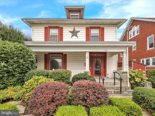 109 W Broad St, NEW HOLLAND, PA, 17557-1211 | Card Image