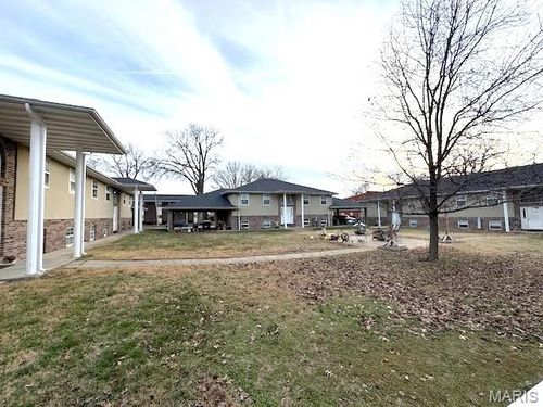 a-1307 Main Street, Highland, IL, 62249 | Card Image