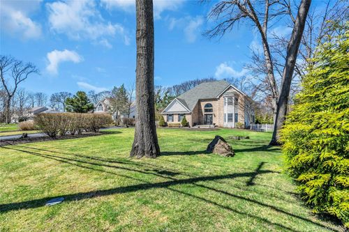 1 Kings Court, Islip, NY, 11788 | Card Image