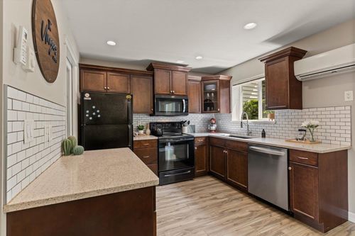 18-46778 Hudson Rd, Chilliwack, BC, V2R0K4 | Card Image