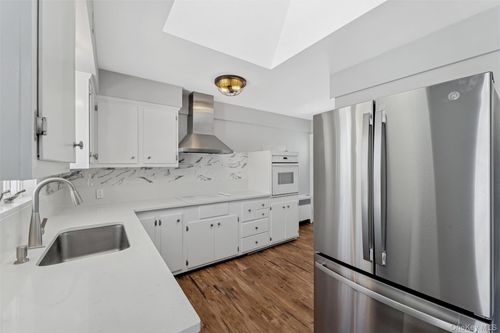 232 Round Hill Rd, Roslyn Heights, NY, 11577-1537 | Card Image