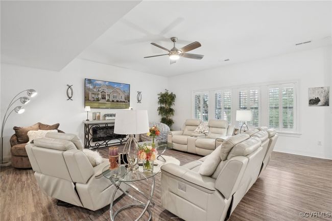Great Room in Basement | Image 32