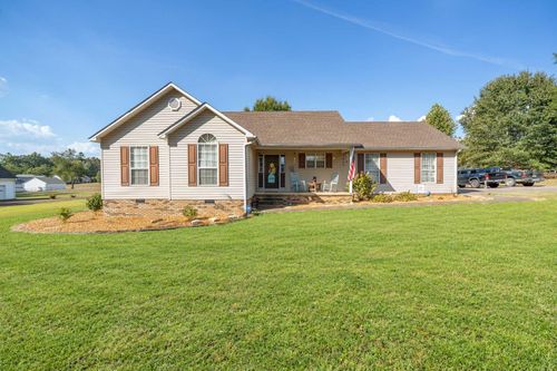 305 Jordan Glen Ln, Savannah, TN, 38372-7349 | Card Image