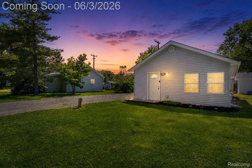 4333 Avenue E, Newport, MI, 48166-9695 | Card Image