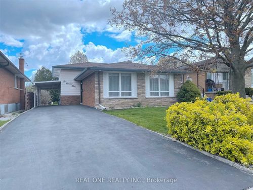 103 Burrwood Dr, Hamilton, ON, L9C3T3 | Card Image