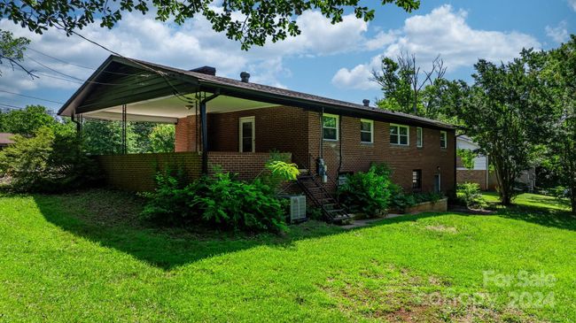 1230 2 Nd St Se, House other with 3 bedrooms, 2 bathrooms and null parking in Hickory NC | Image 12