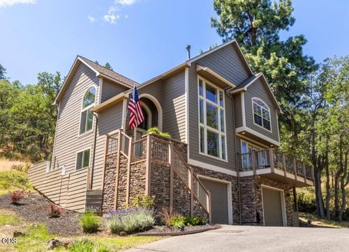 6818 Coopers Hawk Rd, Klamath Falls, OR, 97601-8701 | Card Image