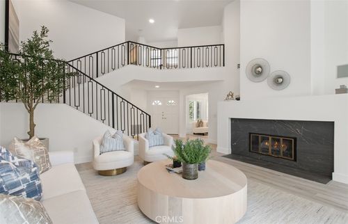 61-15 Alejo, Irvine, CA, 92612-2913 | Card Image