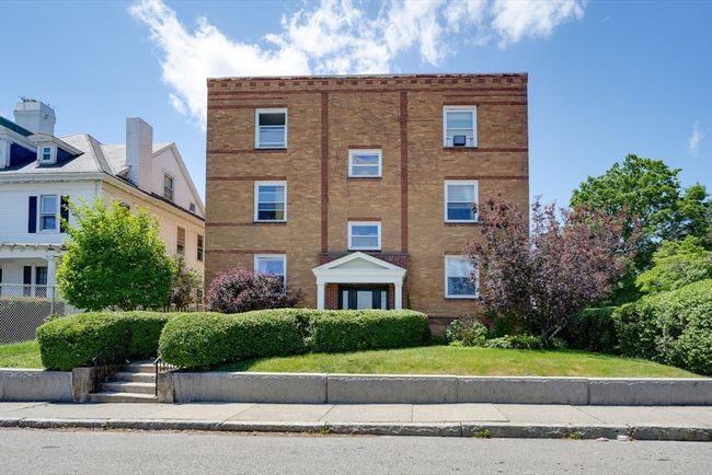APT-2 - 31 Chestnut St, Condo with 2 bedrooms, 1 bathrooms and 2 parking in Worcester MA | Image 17