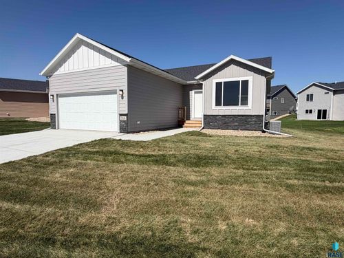 316 S Willow Spring Dr, Sioux Falls, SD, 57110-6795 | Card Image