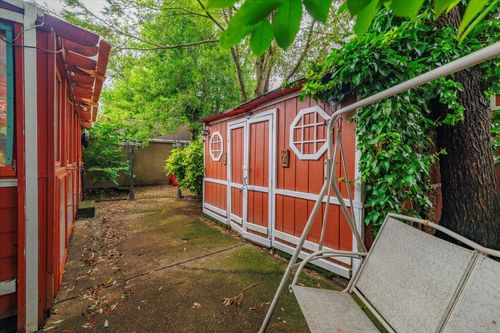 6 Fernwood Ter N, Garden City, NY, 11530-2206 | Card Image