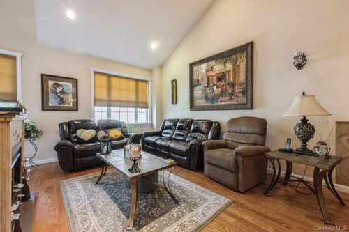 497 Spring Dr, East Meadow, NY, 11554-2277 | Card Image