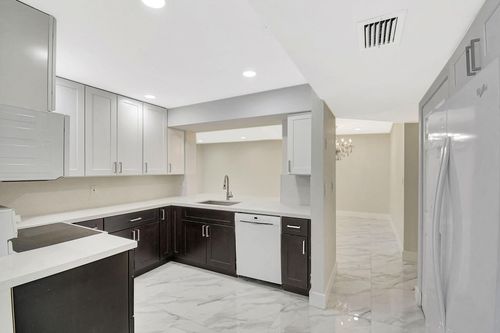 apt-201-9510 Seagrape Dr, Davie, FL, 33324-5923 | Card Image