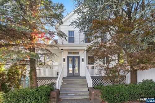 46 Garden Pl, Edgewater, NJ, 07020-1896 | Card Image