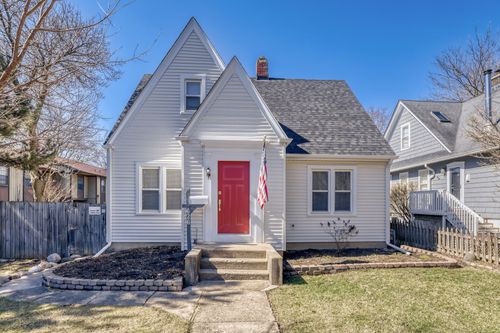 626 Hough St, Barrington, IL, 60010-3174 | Card Image