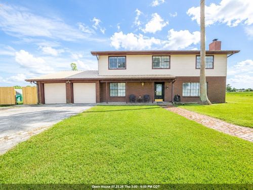 68 Magnolia St, Raceland, LA, 70394-2142 | Card Image