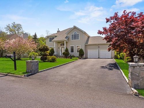 12 Loomis Dr, Baldwin Place, NY, 10505-2011 | Card Image