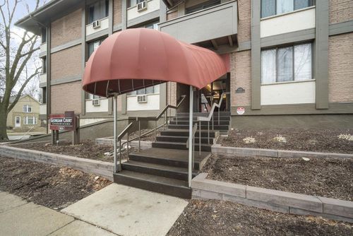 201-2025 E Greenwich Avenue, Milwaukee, WI, 53211 | Card Image