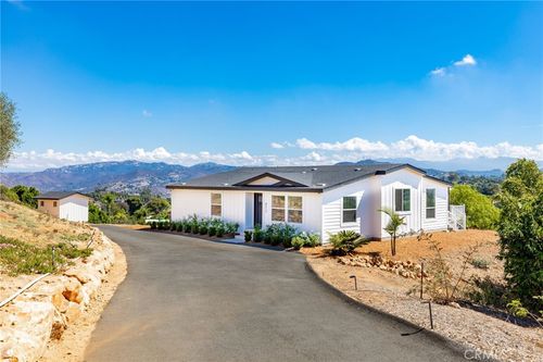 812 Quail Hill Rd, Fallbrook, CA, 92028-1670 | Card Image
