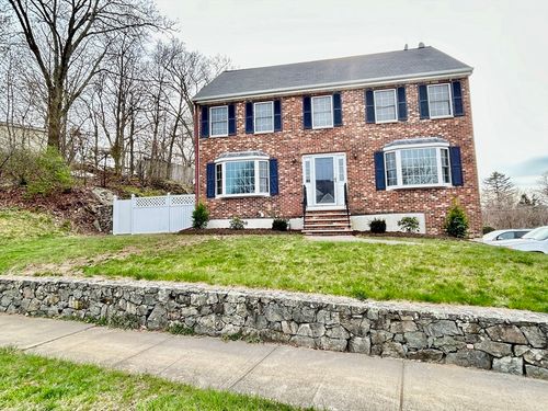 1 Mauriello Dr, Stoneham, MA, 02180-2775 | Card Image