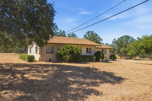 2562 Old Oregon Trl, Redding, CA, 96003-7334 | Card Image