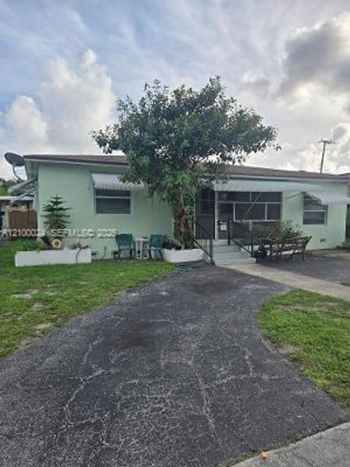 front-14 Se 14th St, Dania Beach, FL, 33004 | Card Image