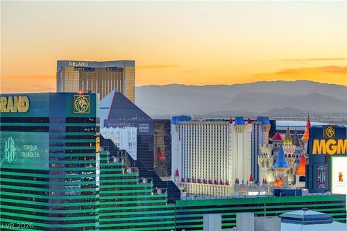 28142816-125 E Harmon Ave, Las Vegas, NV, 89109-4501 | Card Image