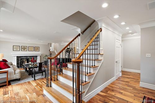 3060 Chickering Ln, Bloomfield Hills, MI, 48302-1408 | Card Image