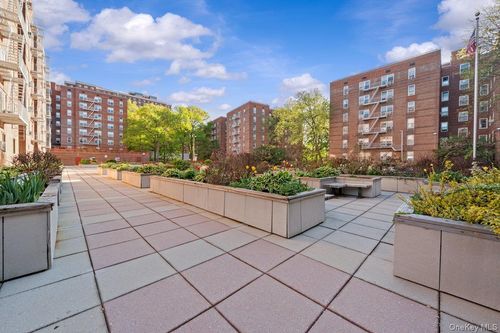 4d-517 Riverdale, Yonkers, NY, 10705 | Card Image
