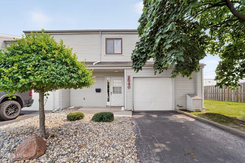 2540 W Village Dr, Toledo, OH, 43614-4750 | Card Image