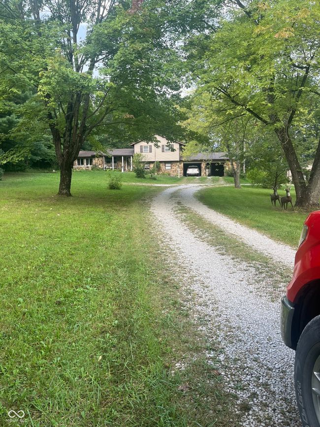 view of front of house with driveway and a front yard | Image 8