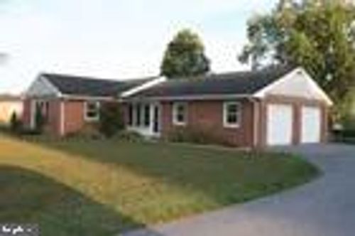 747 Bruce Ave, MOUNT JOY, PA, 17552-1001 | Card Image