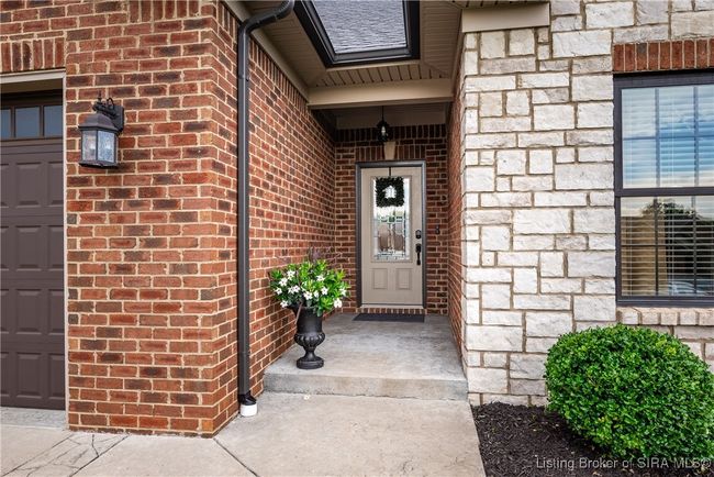 7206 Nelson Ct, Home with 3 bedrooms, 2 bathrooms and null parking in Georgetown IN | Image 4