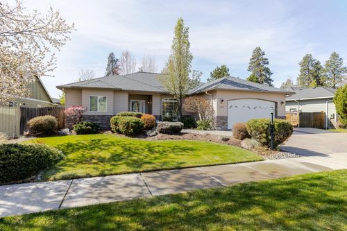 2241 Se Pilatus Lane, Bend, OR, 97702 | Card Image