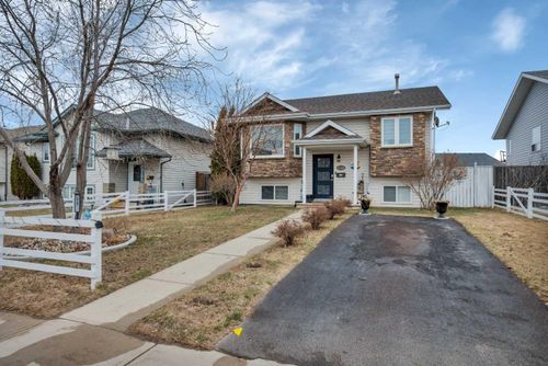17 Keast Way, Red Deer, AB, T4P3Z3 | Card Image