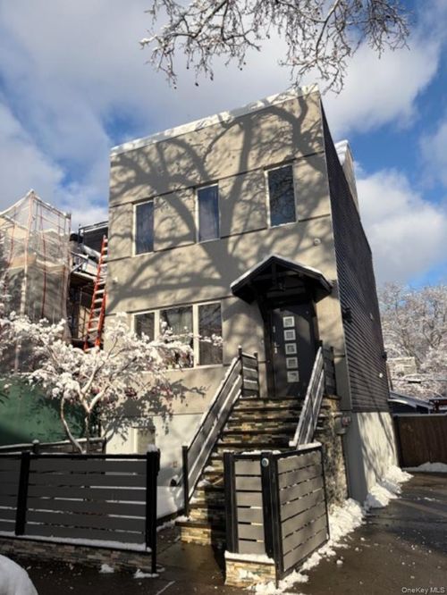 7161 70th St, Glendale, NY, 11385-7245 | Card Image