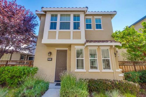 525 Aspen Pl, Palo Alto, CA, 94303-1348 | Card Image