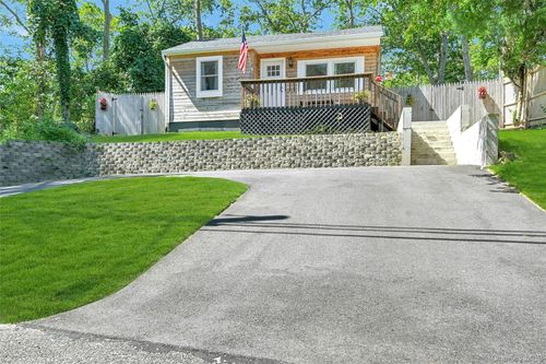 2 Setauket Trl, Ridge, NY, 11961-2255 | Card Image