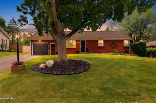 11 James Dr, Albany, NY, 12211-1515 | Card Image