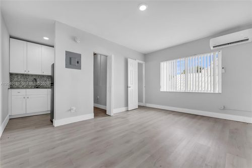 207-6647 Sw 59th Pl, South Miami, FL, 33143-3515 | Card Image