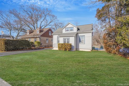 59 Richard Ave, Islip Terrace, NY, 11752-2816 | Card Image