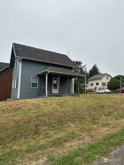 215 Elizabeth Ave Ne, House other with 2 bedrooms, 1 bathrooms and null parking in Ilwaco WA | Image 2