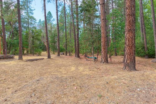 4529 E Evans Creek Rd, Rogue River, OR, 97537-5587 | Card Image