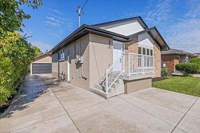 583 Britannia Ave, House other with 4 bedrooms, 2 bathrooms and 6 parking in Hamilton ON | Image 2