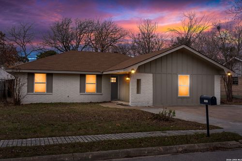 2311 Trails End, Kerrville, TX, 78028-5439 | Card Image