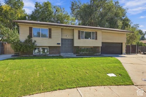 43 W Paula Cir, Sandy, UT, 84070-1450 | Card Image