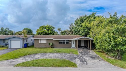 8630 Nw 15th Ct, Pembroke Pines, FL, 33024-4824 | Card Image