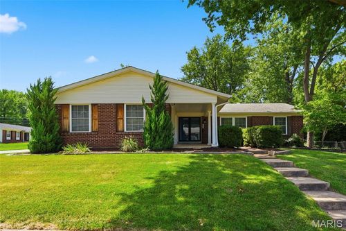 1843 Redcoat Dr, Maryland Heights, MO, 63043-2859 | Card Image