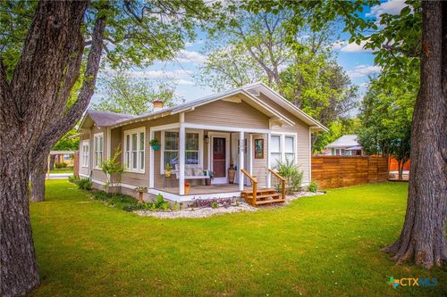 209 S Live Oak Ave, New Braunfels, TX, 78130-6429 | Card Image
